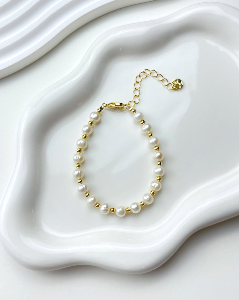 Pearls Gold Dots Bracelet