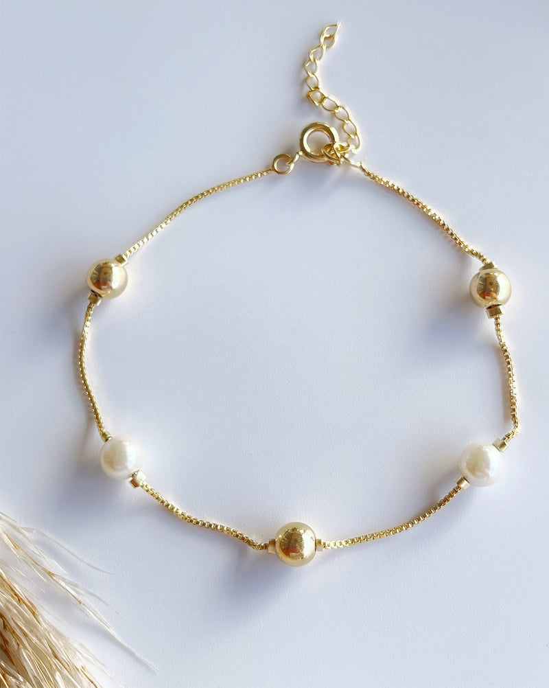 Pearl and Gold Bead Bracelet